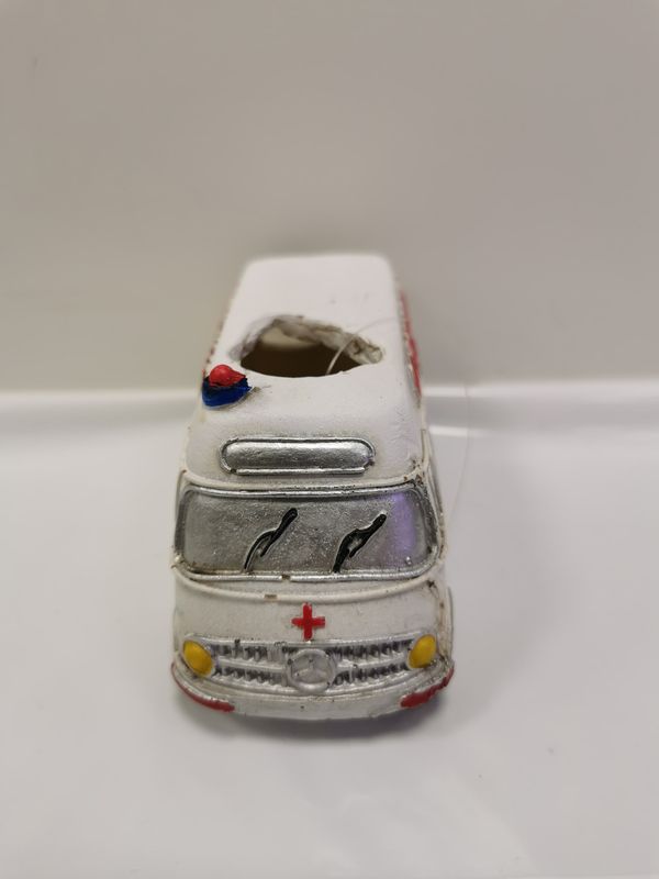 AMBULANCE 13X6X7 CM